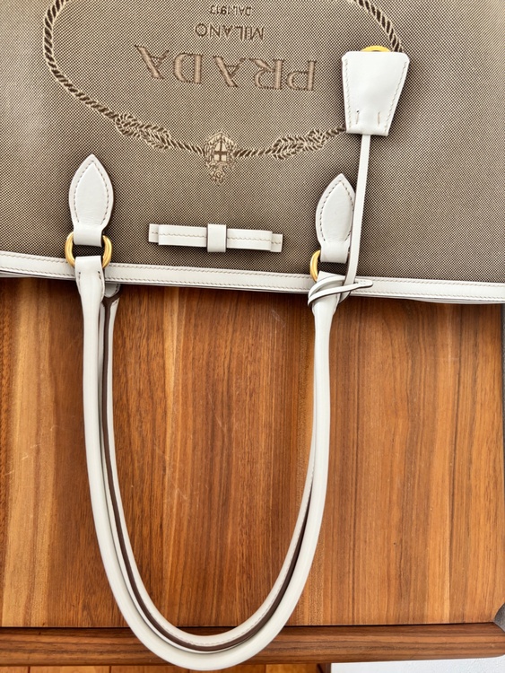 PRADAトートバック（ブランドバッグ）の商品画像 - 査定依頼日：2026年3月21日 - 最高査定価格：90,000円