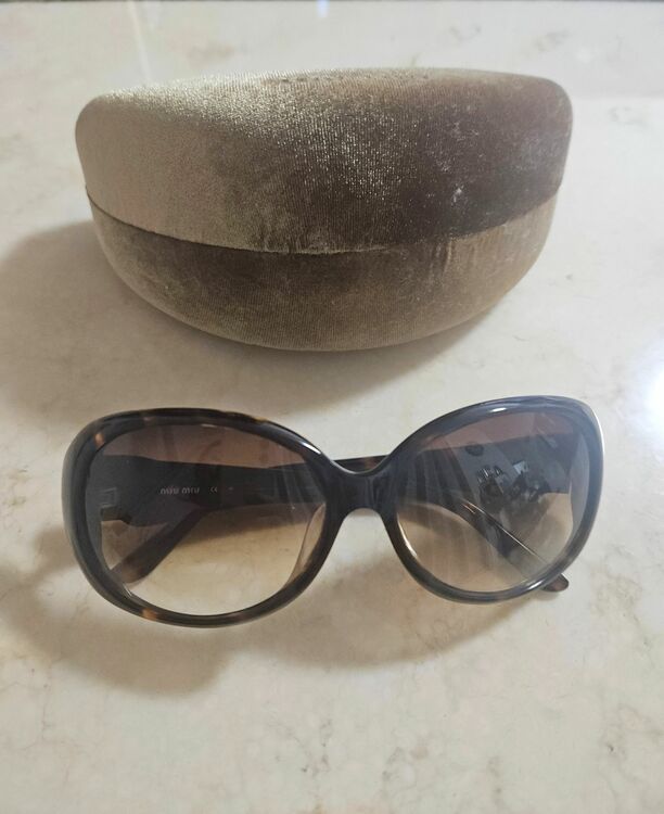 サングラス（ブランド財布・小物）の商品画像 - 査定依頼日：2025年9月26日 - 最高査定価格：5,000円