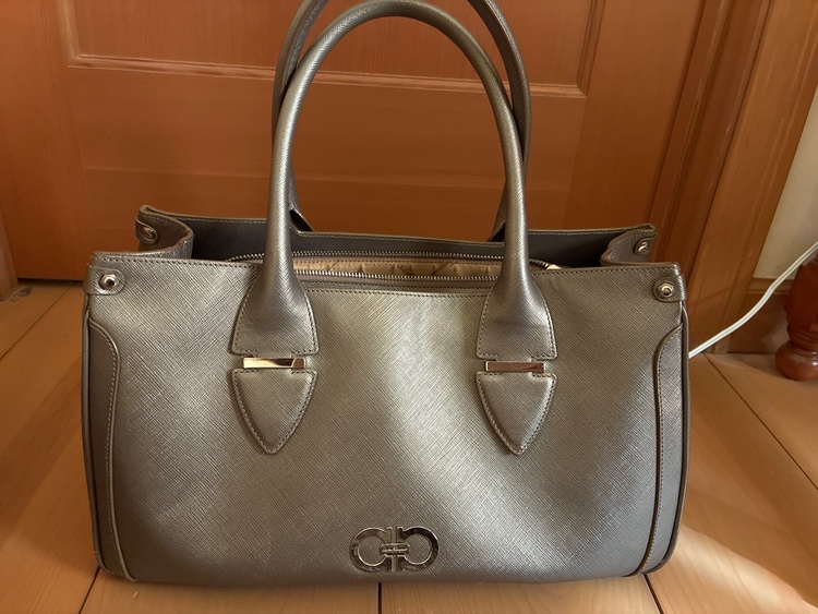 フェラガモ  （ブランドバッグ）の商品画像 - 査定依頼日：2026年1月10日 - 最高査定価格：12,000円