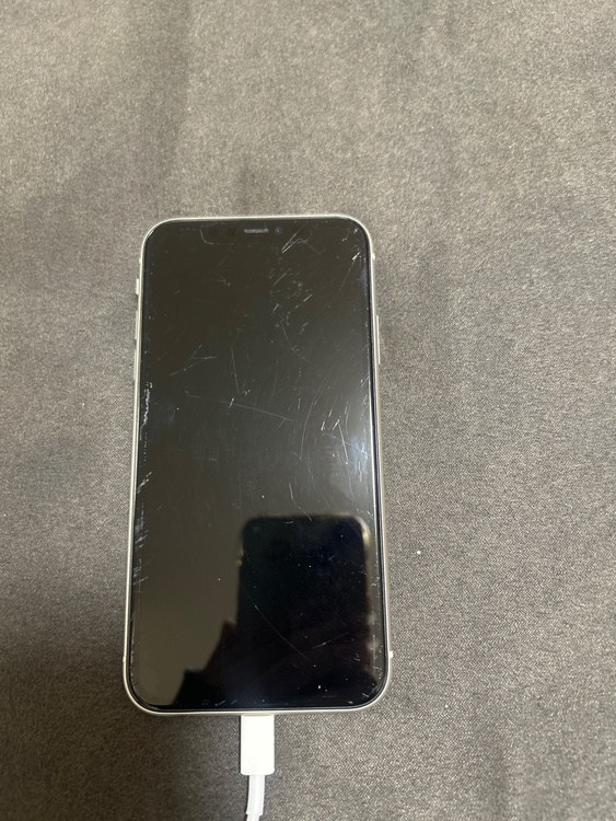 iPhone11 256GB au（スマホ）の商品画像 - 査定依頼日：2026年2月19日 - 最高査定価格：16,000円