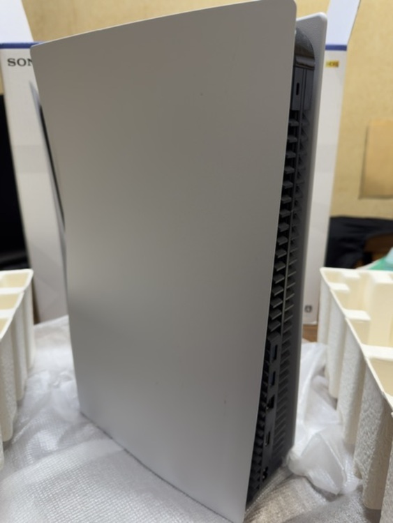 PS5 CFI-1000A01（ゲーム機本体・ゲームソフト）の商品画像 - 査定依頼日：2025年8月26日 - 最高査定価格：35,000円