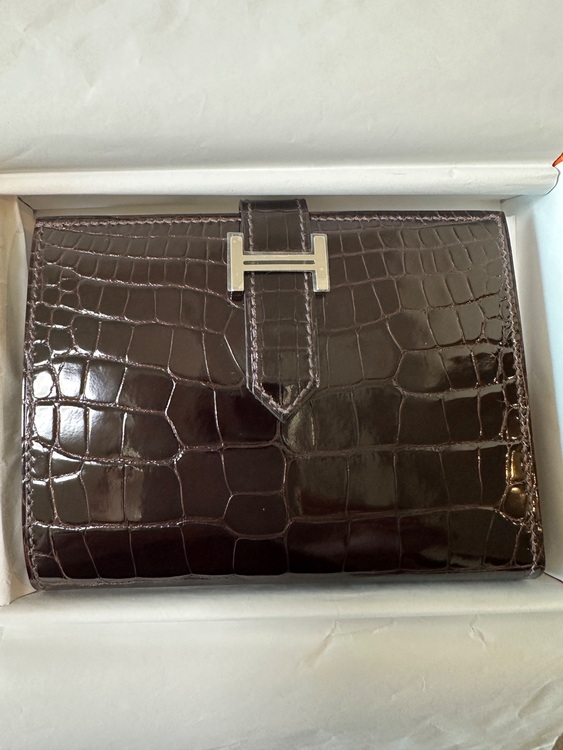 ブランド】HERMÈS（エルメス　ベアン コンパクト クロコ  【カ（ブランド財布・小物）の商品画像 - 査定依頼日：2025年11月3日 - 最高査定価格：100,000円