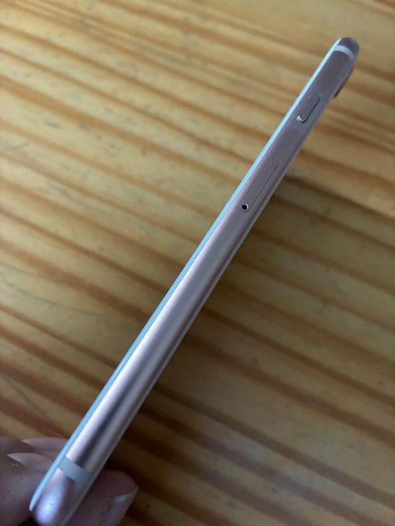 iPhone8 64GB SIMフリー（スマホ）の商品画像 - 査定依頼日：2026年4月13日 - 最高査定価格：2,000円