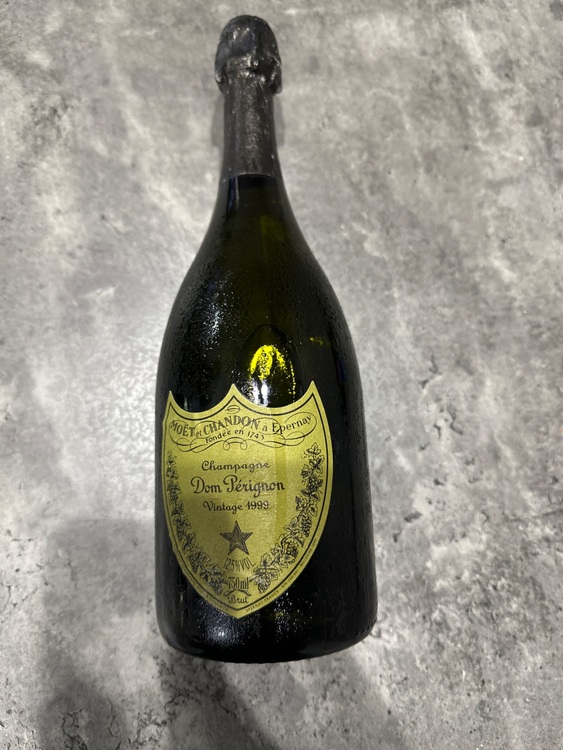 シャンパン ドン・ペリニヨン （お酒）の商品画像 - 査定依頼日：2025年9月28日 - 最高査定価格：17,000円