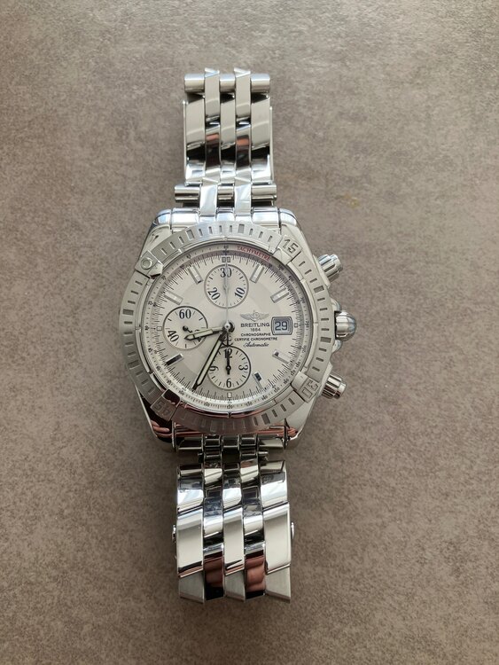 ブライトリング クロノマット A156G69P（高級時計）の商品画像 - 査定依頼日：2024年12月29日 - 最高査定価格：260,000円