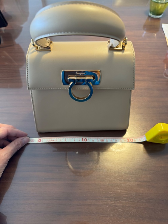 フェラガモ  （ブランドバッグ）の商品画像 - 査定依頼日：2026年2月23日 - 最高査定価格：20,000円