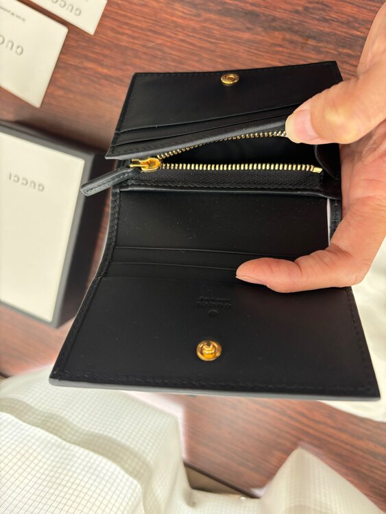 GGストリームビー　二つ折り財布（ブランド財布・小物）の商品画像 - 査定依頼日：2025年4月7日 - 最高査定価格：12,000円