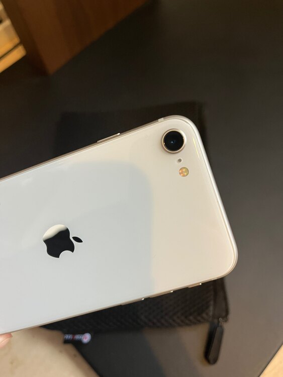 iPhone SE (第 3 世代) 128GB SIMフリー（スマホ）の商品画像 - 査定依頼日：2025年4月13日 - 最高査定価格：24,000円