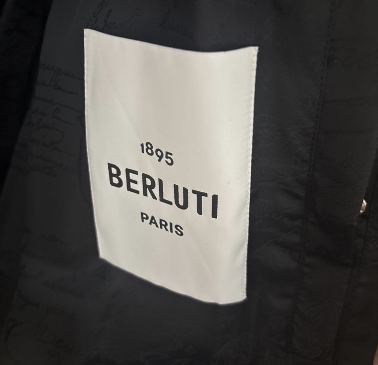 ベルルッティ　ダウン（古着・ファッション）の商品画像 - 査定依頼日：2026年4月4日 - 最高査定価格：145,000円