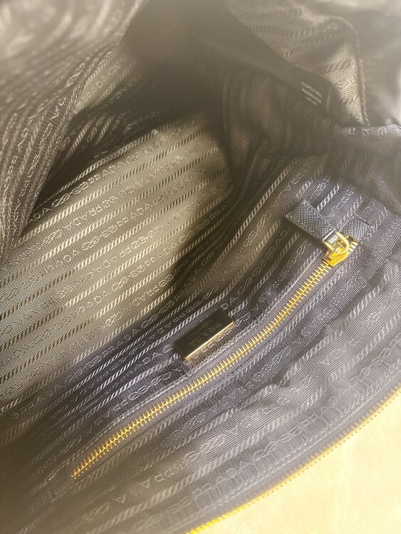 プラダ Re-Edition 1995 チェーンRe-Nylon ラージバッグ（ブランドバッグ）の商品画像 - 査定依頼日：2025年1月24日 - 最高査定価格：150,000円