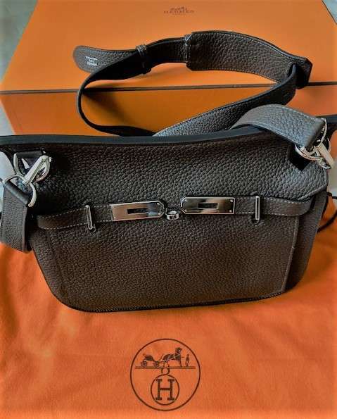 エルメス ジプシエール28  エトゥープ シルバー金具 □Ｏ刻印（2011年）専（ブランドバッグ）の商品画像 - 査定依頼日：2022年8月20日 - 最高査定価格：430,000円