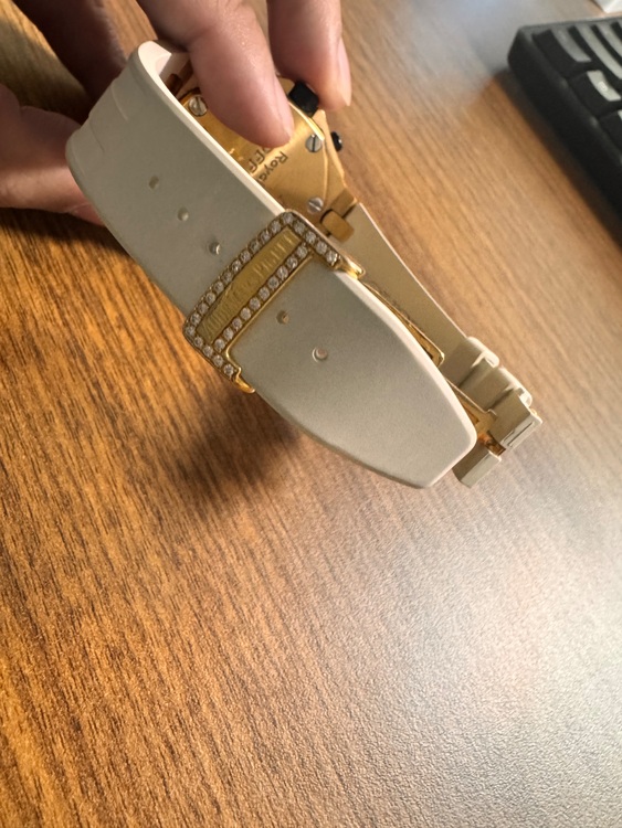 オーデマピゲ ロイヤルオークオフショア （高級時計）の商品画像 - 査定依頼日：2025年8月28日 - 最高査定価格：2,000,000円