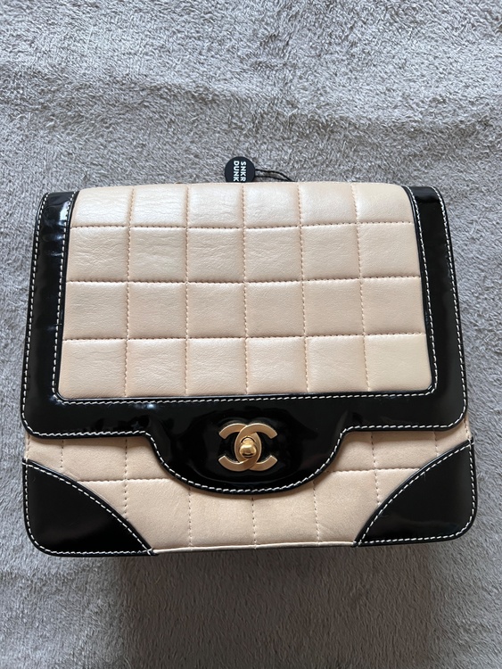 ベージュ　ショルダー（ブランドバッグ）の商品画像 - 査定依頼日：2026年2月15日 - 最高査定価格：130,000円