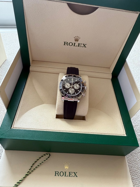 コスモグラフ デイトナ オイスター, 40 mm, ホワイトゴールド（高級時計）の商品画像 - 査定依頼日：2025年9月7日 - 最高査定価格：6,480,000円