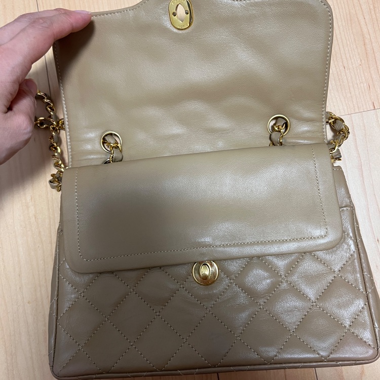 パリ限定　ベージュ（ブランドバッグ）の商品画像 - 査定依頼日：2025年8月29日 - 最高査定価格：250,000円