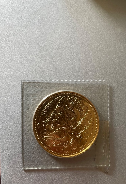 天皇陛下御在位60年記念 10万円金貨（金・貴金属）の商品画像 - 査定依頼日：2026年10月16日 - 最高査定価格：423,500円