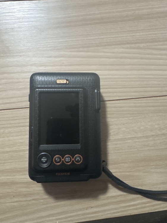 instax mini Liplay（カメラ）の商品画像 - 査定依頼日：2025年8月16日 - 最高査定価格：1,100円