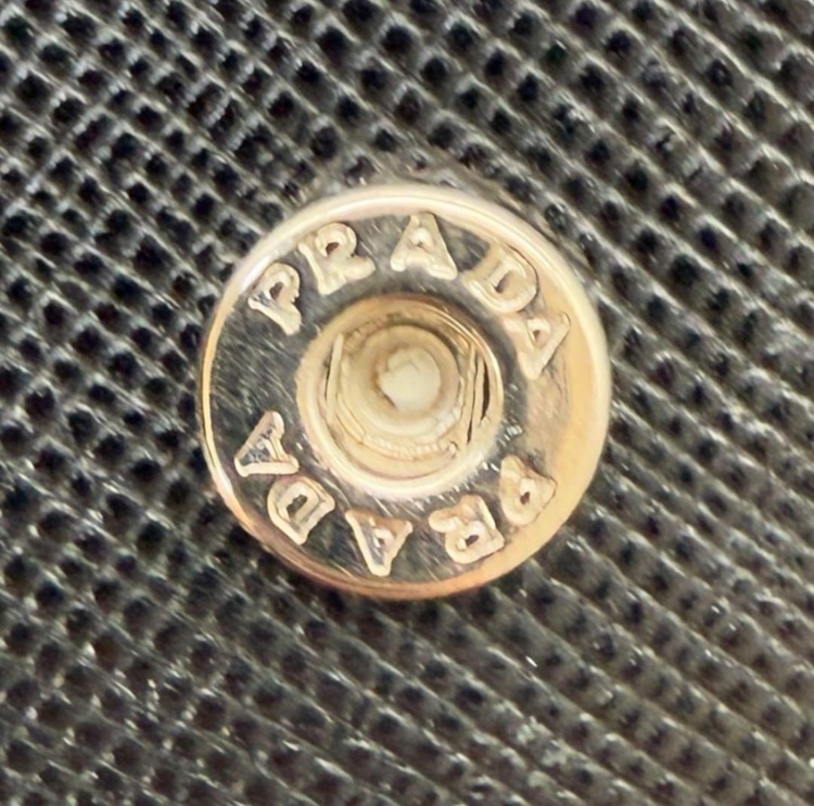 プラダ　財布（ブランド財布・小物）の商品画像 - 査定依頼日：2025年8月7日 - 最高査定価格：100,000円