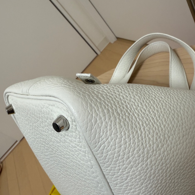 ピコタンロックpm ホワイト（ブランドバッグ）の商品画像 - 査定依頼日：2025年12月7日 - 最高査定価格：350,000円