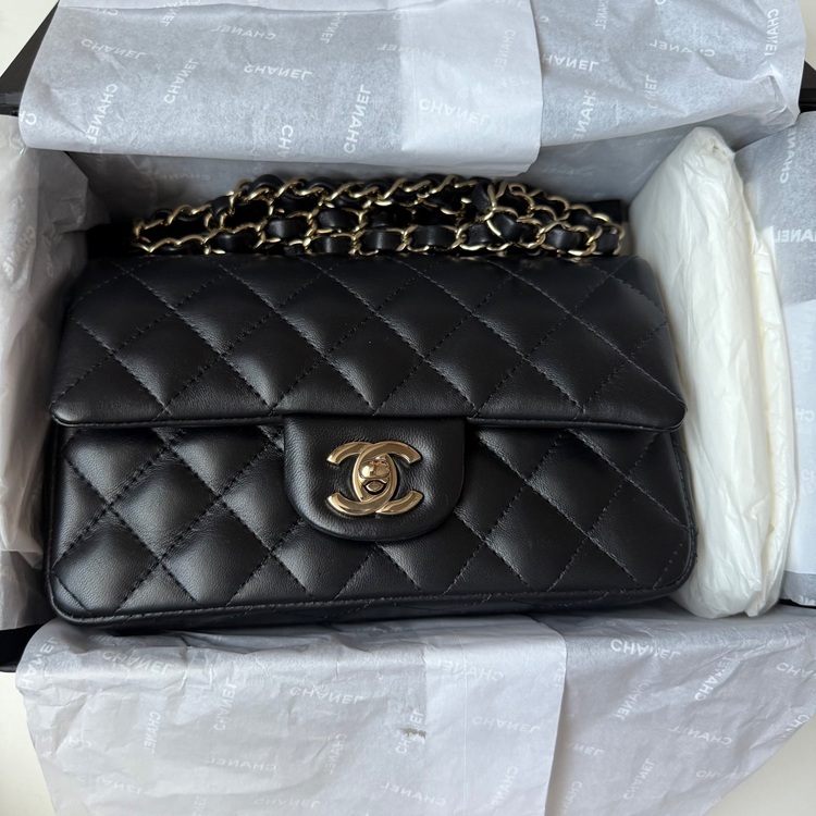 ミニ クラシック ハンドバッグ（ブランドバッグ）の商品画像 - 査定依頼日：2025年8月2日 - 最高査定価格：800,000円