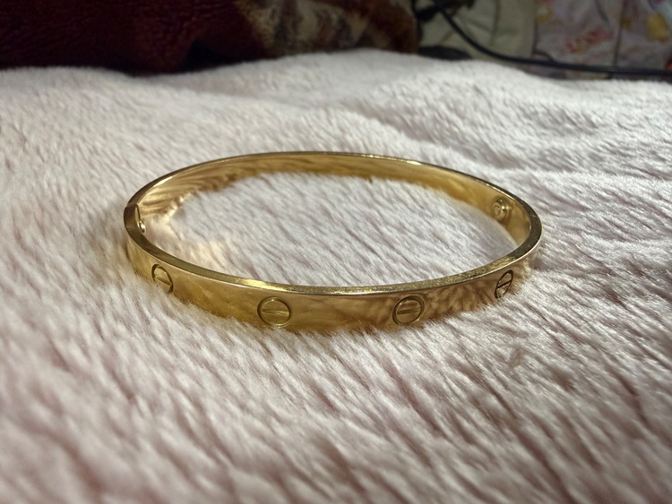 エメラルドの指輪　台座が18kのです。二点目がカルティエラブブレスゴールド（金・貴金属）の商品画像 - 査定依頼日：2026年1月6日 - 最高査定価格：1,085,000円