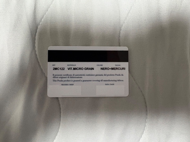 カードケース（ブランド財布・小物）の商品画像 - 査定依頼日：2025年9月17日 - 最高査定価格：6,000円