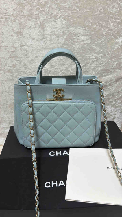 ビジネスアフィニティトート（ブランドバッグ）の商品画像 - 査定依頼日：2025年12月30日 - 最高査定価格：100,000円