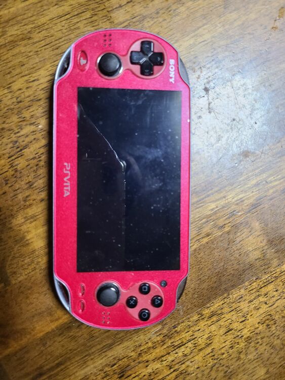 PSVITA PCH-1000（ゲーム機本体・ゲームソフト）の商品画像 - 査定依頼日：2025年6月10日 - 最高査定価格：7,000円