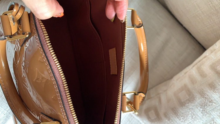 ヴェルニ　アルマ（ブランドバッグ）の商品画像 - 査定依頼日：2025年8月24日 - 最高査定価格：65,000円