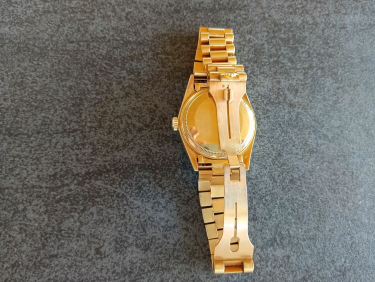 ロレックス デイデイト 18038（高級時計）の商品画像 - 査定依頼日：2025年8月31日 - 最高査定価格：2,550,000円