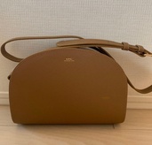 ハーフムーンショルダーバッグ