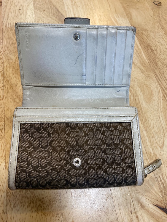 財布（ブランド財布・小物）の商品画像 - 査定依頼日：2026年4月4日 - 最高査定価格：2,000円