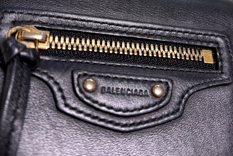 バレンシアガ  （ブランドバッグ）の商品画像 - 査定依頼日：2025年10月12日 - 最高査定価格：28,000円