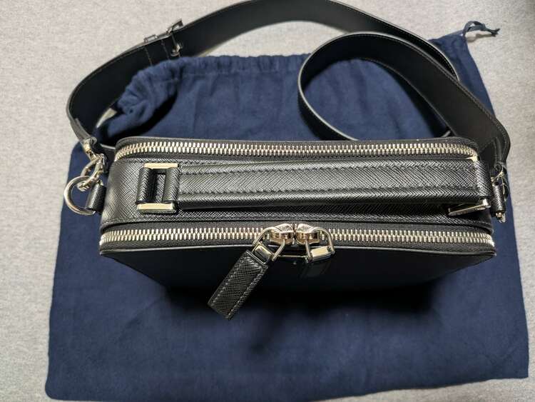 プラダショルダーバック（ブランドバッグ）の商品画像 - 査定依頼日：2025年3月11日 - 最高査定価格：180,000円