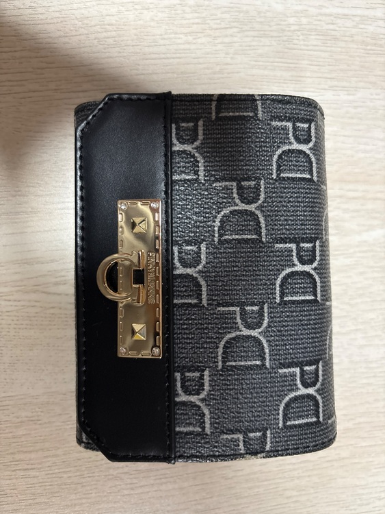 財布（ブランド財布・小物）の商品画像 - 査定依頼日：2025年9月2日 - 最高査定価格：100,000円