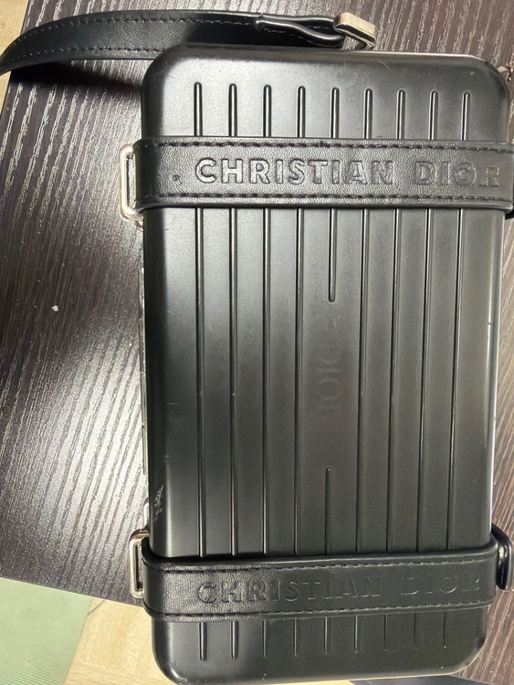 DIOR RIMOWA コラボ（ブランドバッグ）の商品画像 - 査定依頼日：2026年10月7日 - 最高査定価格：210,000円