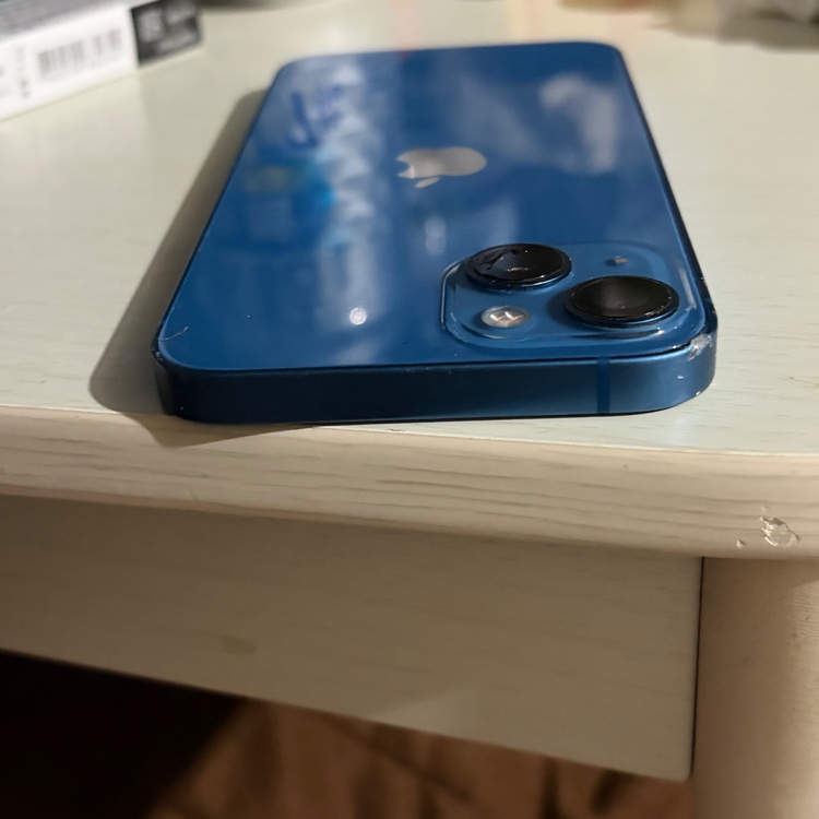 iPhone 13 128GB au（スマホ）の商品画像 - 査定依頼日：2026年4月8日 - 最高査定価格：100,000円