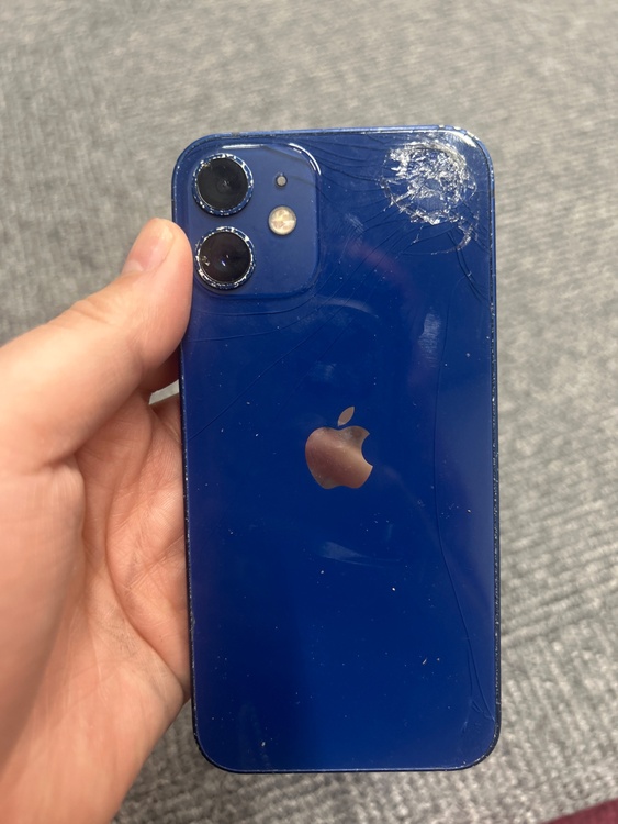 iPhone12.13あたり（スマホ）の商品画像 - 査定依頼日：2026年9月16日 - 最高査定価格：100,000円