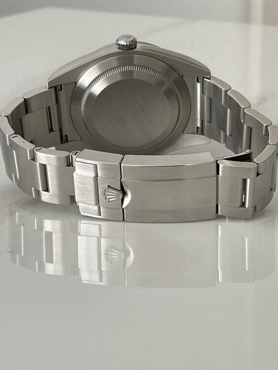 ロレックス エクスプローラー 21427（高級時計）の商品画像 - 査定依頼日：2024年12月30日 - 最高査定価格：860,000円