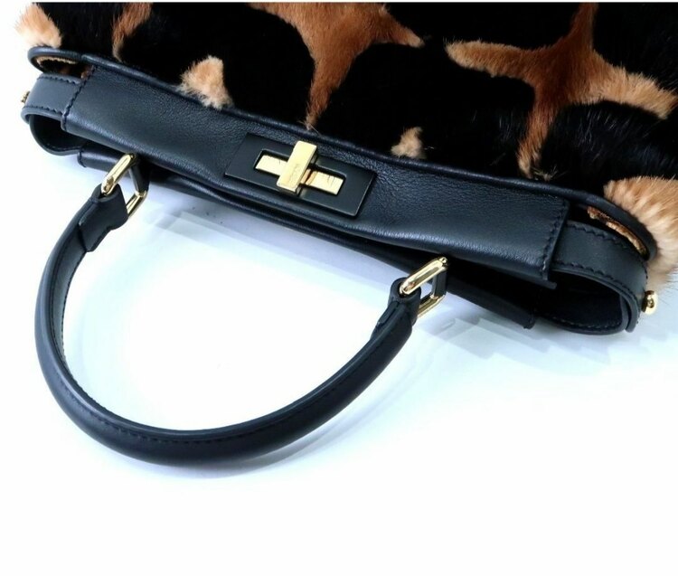 ピーカブ　毛皮（ブランドバッグ）の商品画像 - 査定依頼日：2025年4月21日 - 最高査定価格：200,000円