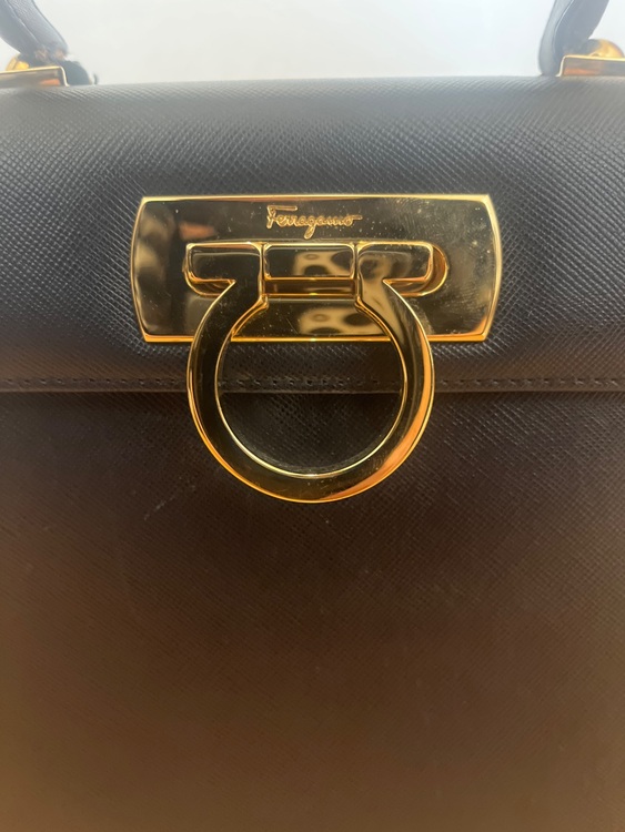 フェラガモ  （ブランドバッグ）の商品画像 - 査定依頼日：2025年11月6日 - 最高査定価格：35,000円