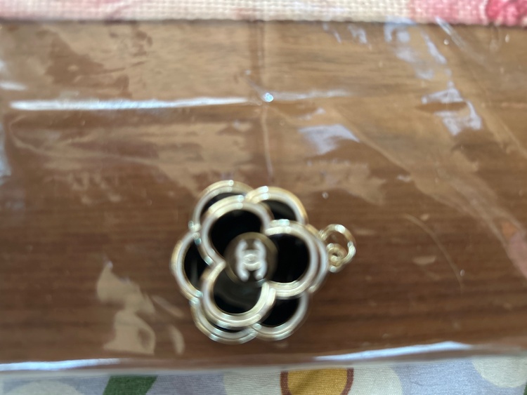 シャネル カメリア （ブランドバッグ）の商品画像 - 査定依頼日：2026年4月3日 - 最高査定価格：500円