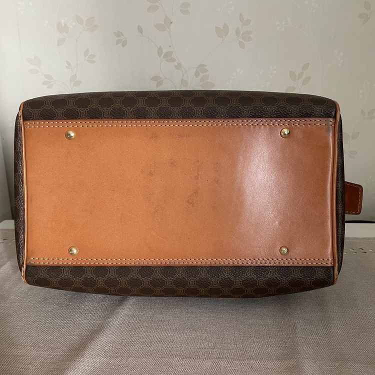 マガダム　2wayボストン（ブランドバッグ）の商品画像 - 査定依頼日：2022年4月7日 - 最高査定価格：13,000円