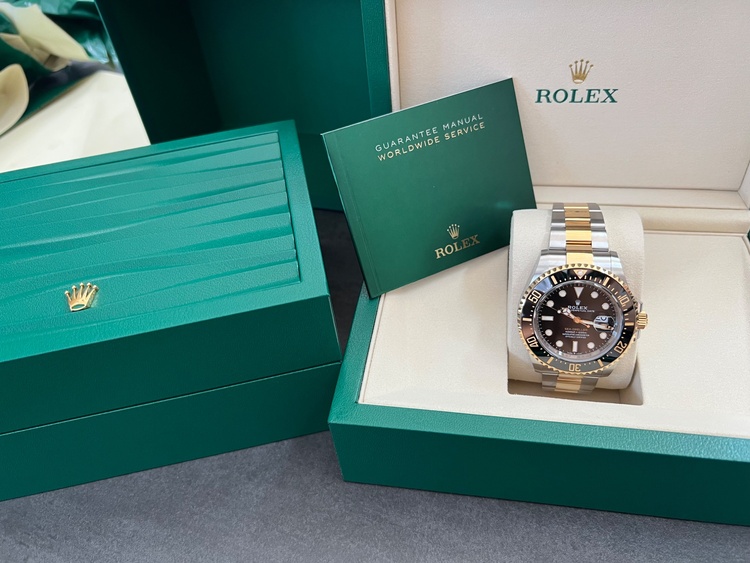 ロレックス シードゥエラー （高級時計）の商品画像 - 査定依頼日：2026年2月6日 - 最高査定価格：3,000,000円