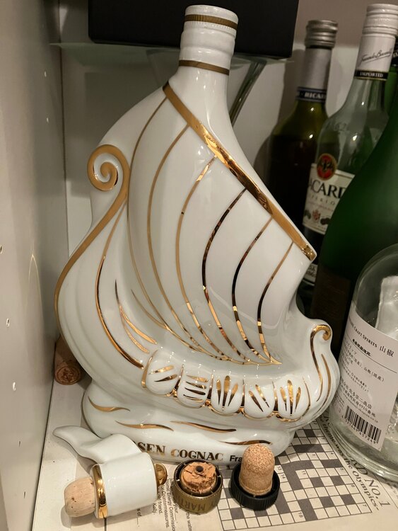 ブランデー ラーセン （お酒）の商品画像 - 査定依頼日：2025年5月5日 - 最高査定価格：300円