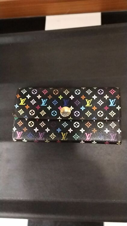 マルチカラー黒長財布（ブランド財布・小物）の商品画像 - 査定依頼日：2025年10月22日 - 最高査定価格：20,000円