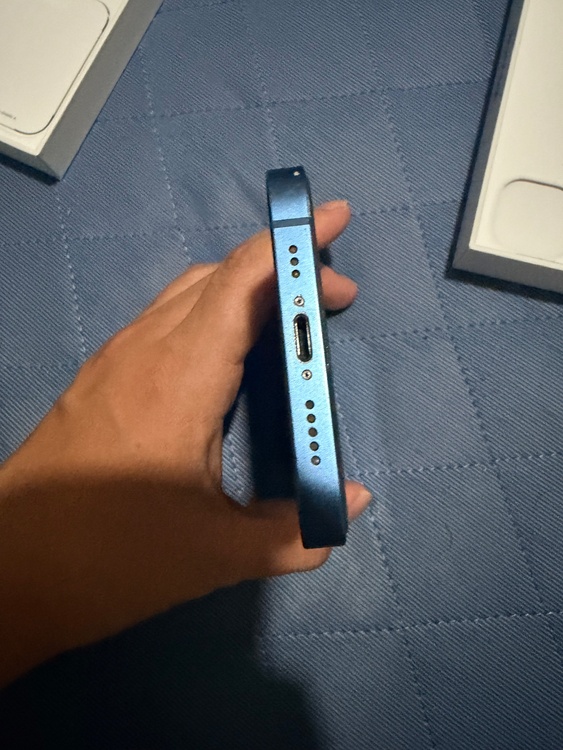 iPhone iPhone 13 128GB au（スマホ）の商品画像 - 査定依頼日：2026年9月22日 - 最高査定価格：35,500円