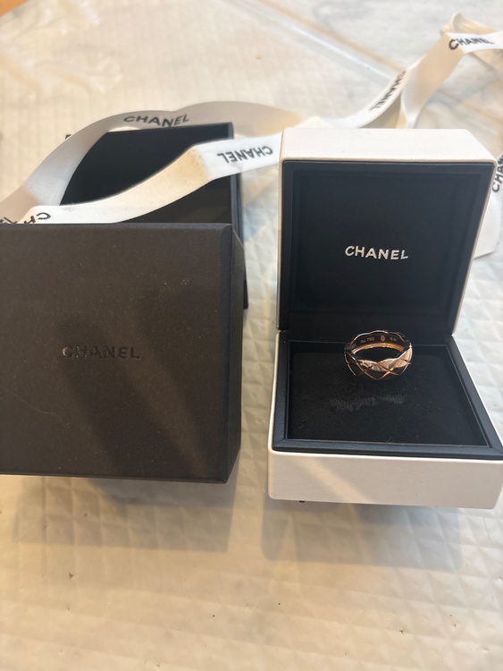 CHANELココクラッシュミディアム（金・貴金属）の商品画像 - 査定依頼日：2025年12月25日 - 最高査定価格：250,000円