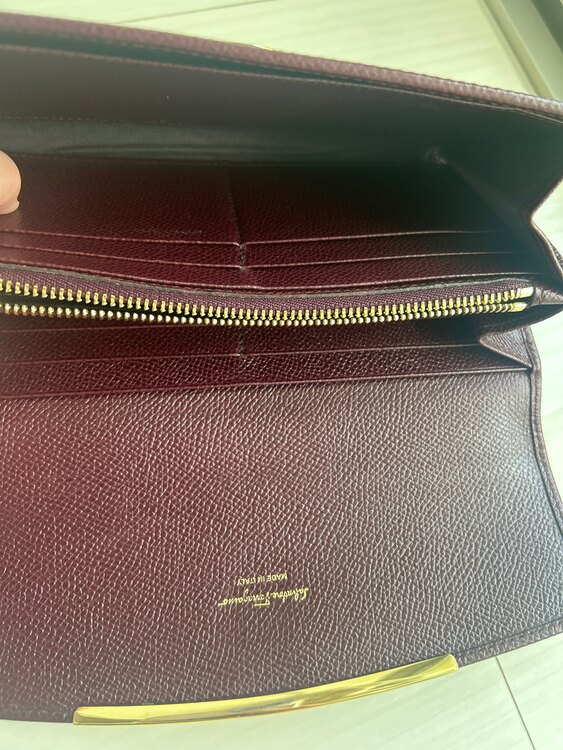 フェラガモ  （ブランドバッグ）の商品画像 - 査定依頼日：2025年5月28日 - 最高査定価格：12,000円