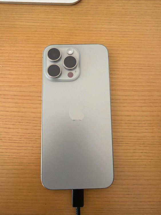 iPhone iPhone 15 Pro Max 1TB au（スマホ）の商品画像 - 査定依頼日：2026年8月15日 - 最高査定価格：116,500円